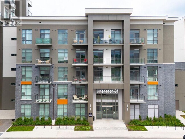 Building Photo - 470 Dundas St E