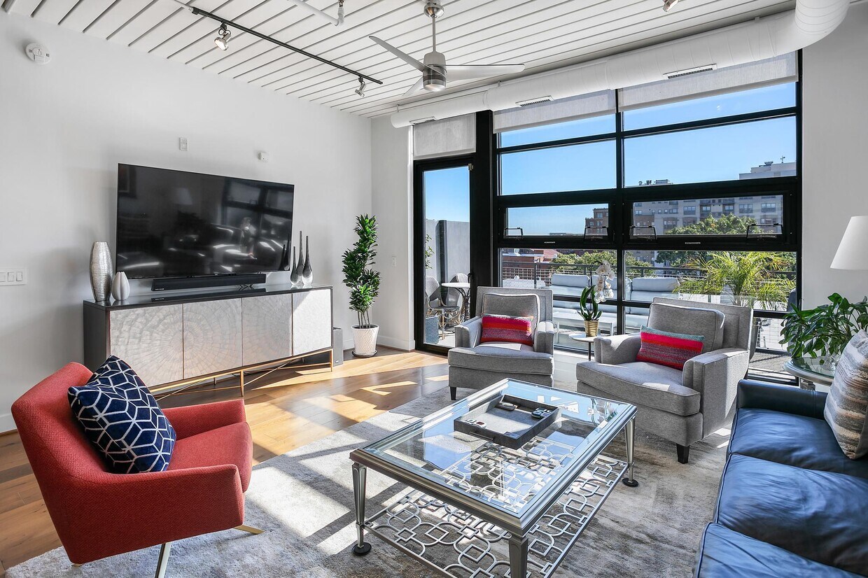 Foto principal - 2125 14th St NW