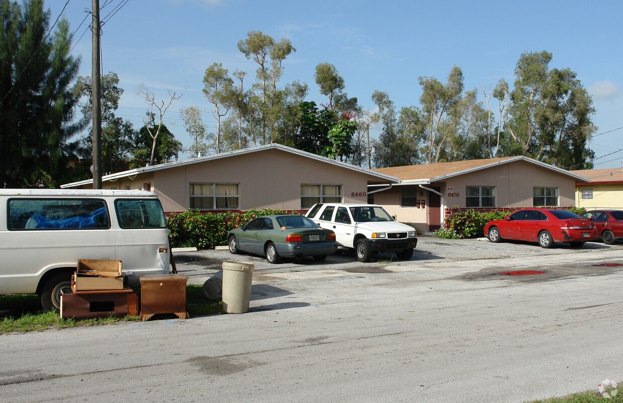 Building Photo - 6460 NW 20th Ct