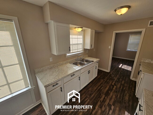 Foto del edificio - 3630 Tulip Tree Cove