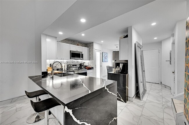 Building Photo - 18578 Woodstream Dr