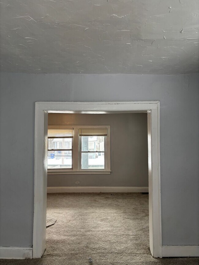 Building Photo - Cleveland East Side Single