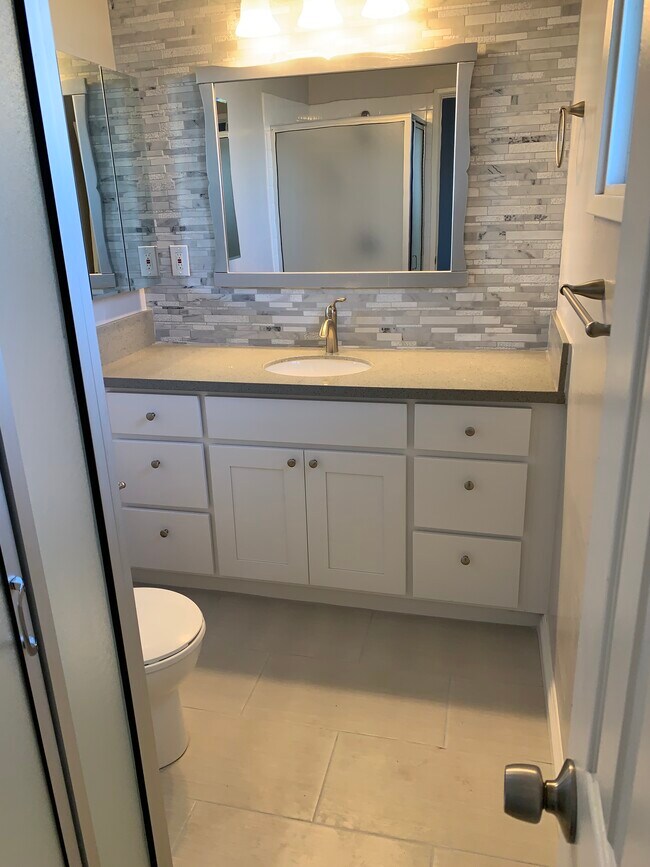 Baño principal - 8841 Sovereign Rd
