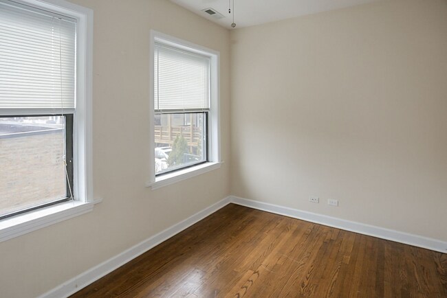 Foto del edificio - 1819 W Leland Ave