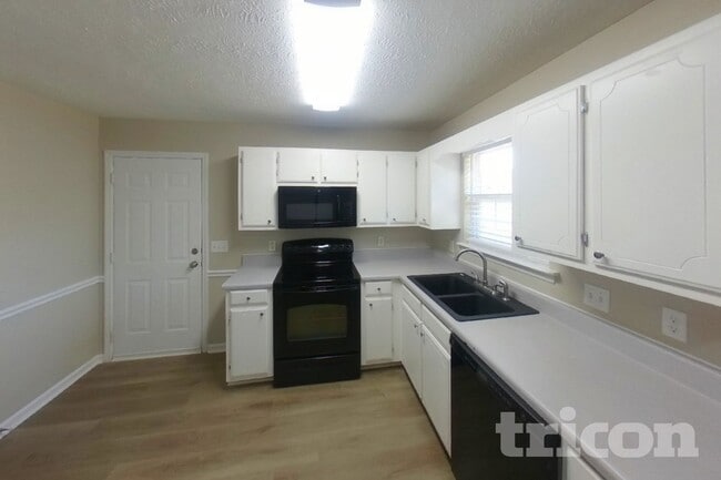 Building Photo - 128 Royal Garden Dr