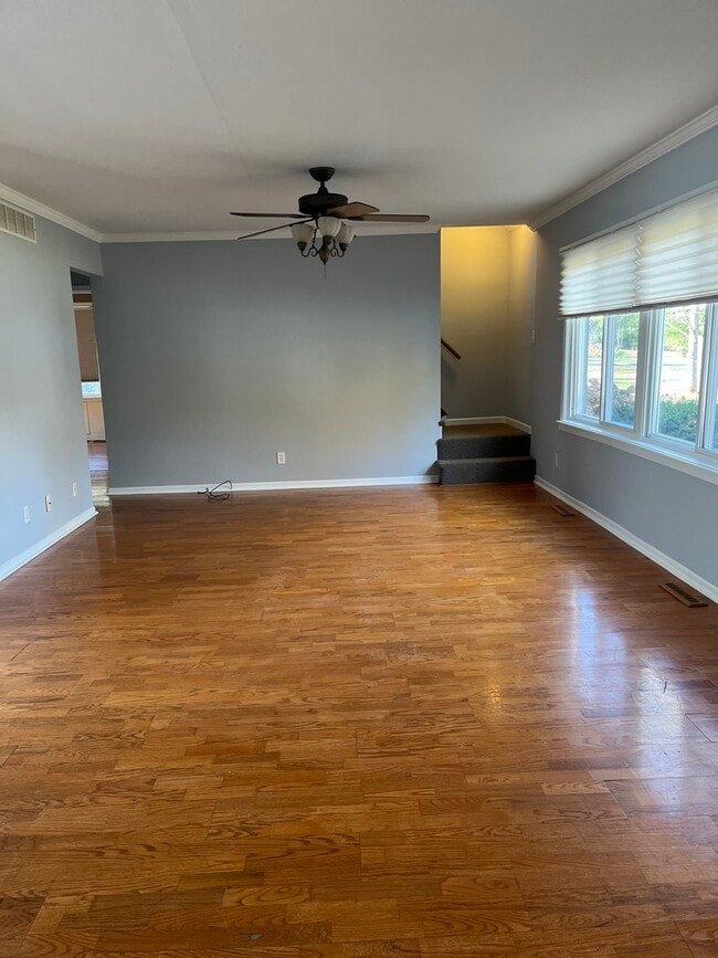 Building Photo - 587 Front St