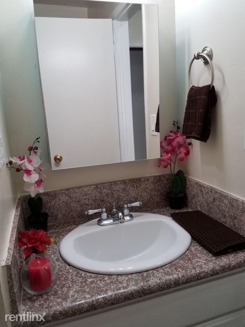 Building Photo - 1 br, 1 bath Apartment - 2905 Leeward Ave