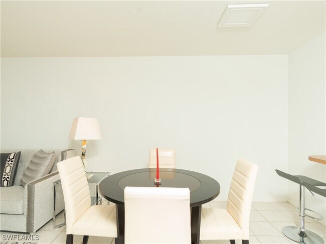 Foto del edificio - 499 Forest Lakes Blvd
