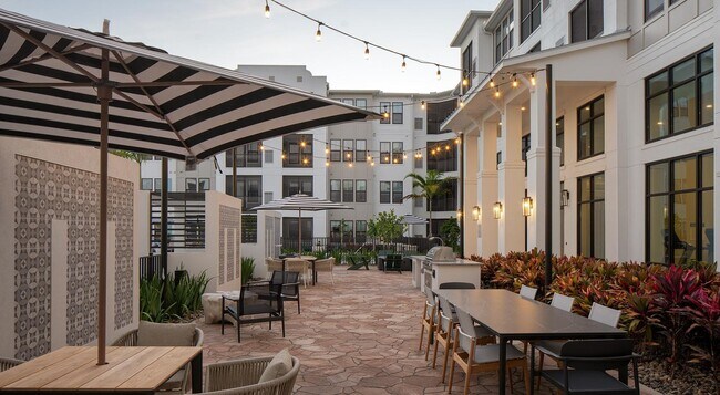 Foto del edificio - 6850 Foxtail Palm Wy