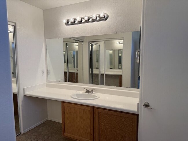 Foto del edificio - Desert Ridge House