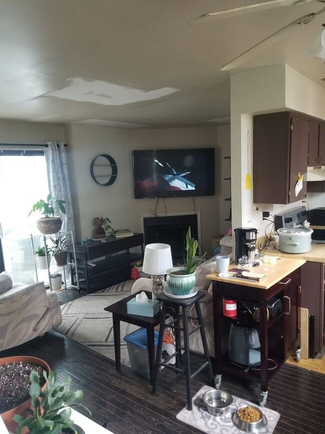 Photo - 308 W Wildey St Apartment