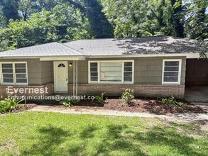 Building Photo - 2616 Wood Dr NE