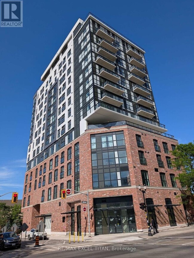 Building Photo - 206 King St W