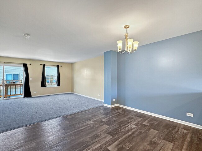 Building Photo - 2404 Aurora Dr