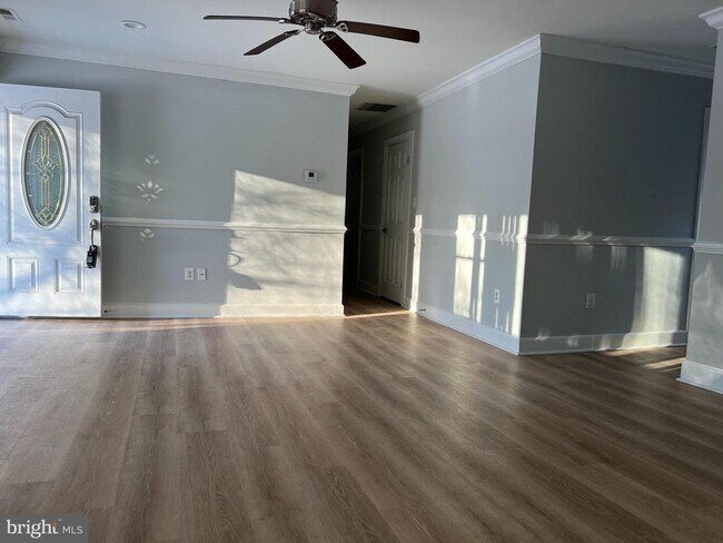 Foto del edificio - 7925 Ashboro Dr