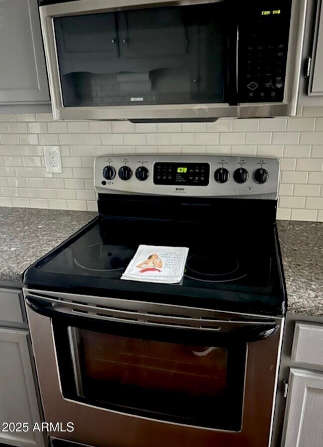 Foto del edificio - 9465 N 92nd St
