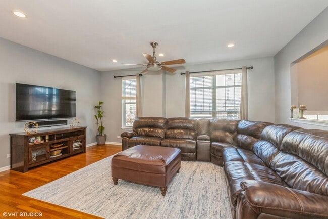 Building Photo - 375 N Commerce St