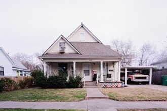 Building Photo - 326 S Exposition St