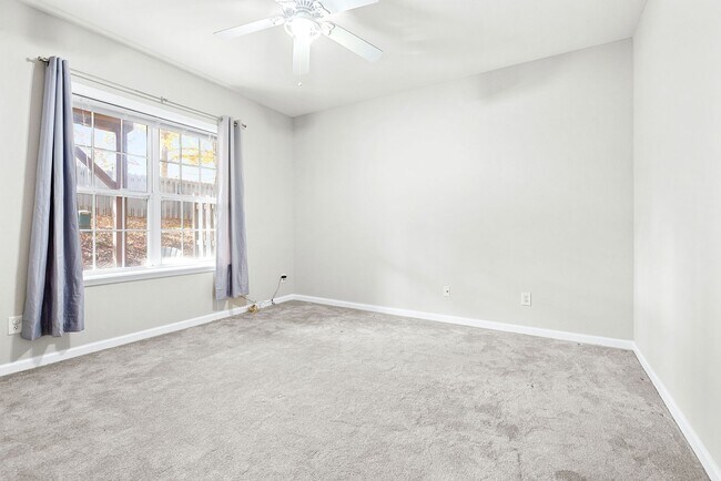 Foto del edificio - 3BR 3-Story Townhome in NW Raleigh with To...