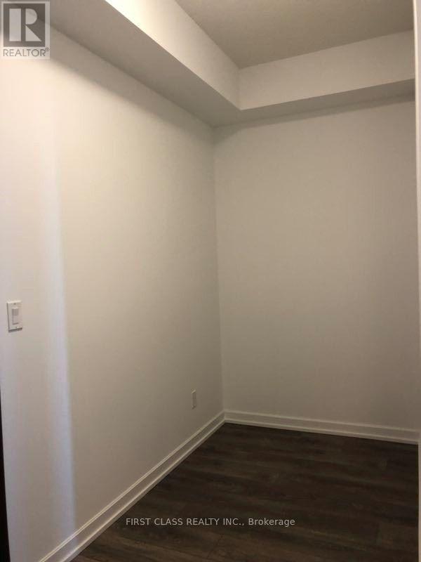 Photo du bâtiment - 56 Forest Manor Rd