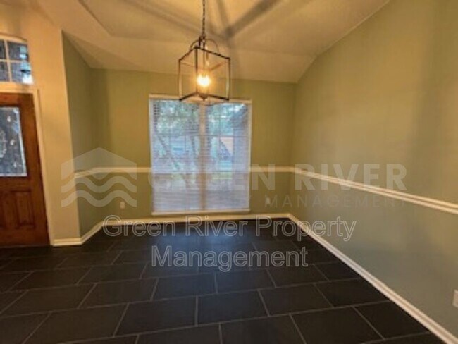 Building Photo - 1559 Lakeway Dr