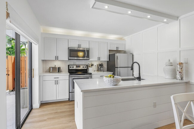 Building Photo - 3236 32nd Ct