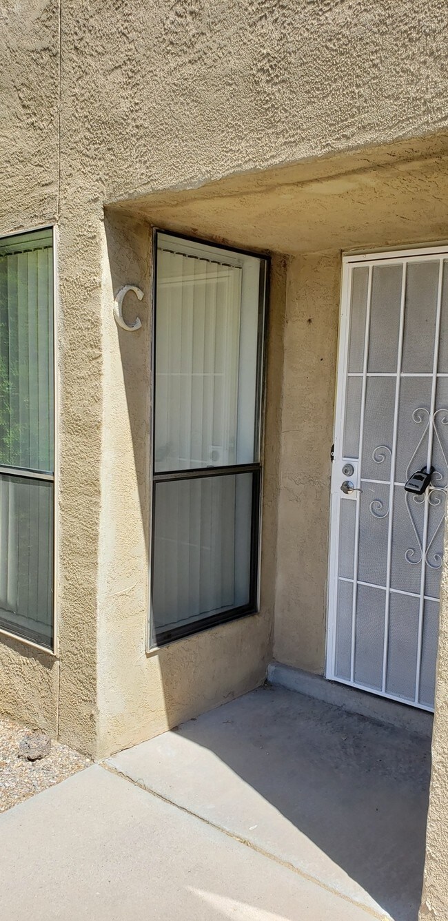 Building Photo - 2 bedroom apartment in Sandia Heights