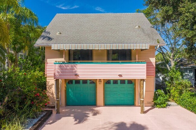 Building Photo - 3BR- 362