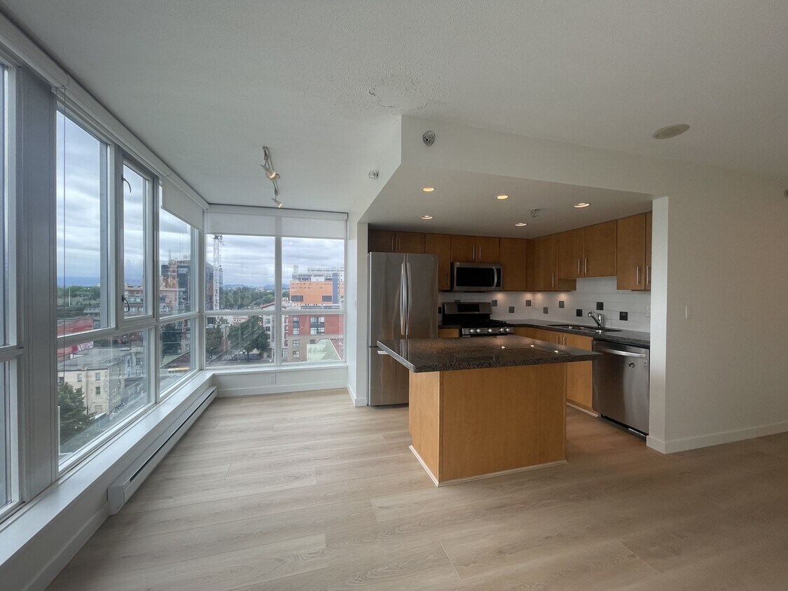 Photo principale - 120-1120 Milross Ave