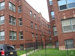 Building Photo - 814 E 44th St
