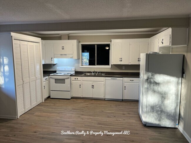 Building Photo - Newly Remodled Wetumpka Home