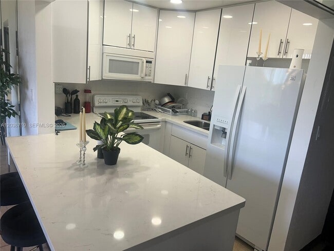 Foto del edificio - 820 NW 87th Ave