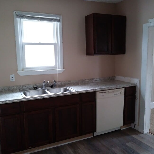 Building Photo - Chapel Hill / 3BR House on S Graham St AVA...