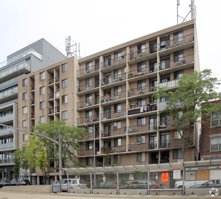 Building Photo - Rakoczi Villa 1