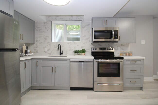 Building Photo - 41 Beechwood Dr