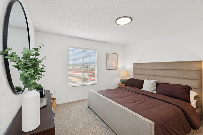 Building Photo - ReNew Town Center