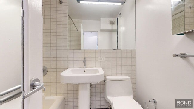 Building Photo - 222 E 39th St