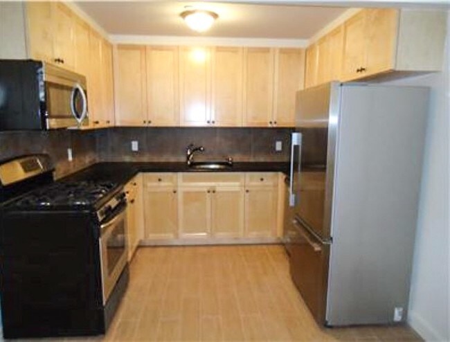 Building Photo - 232 Front St