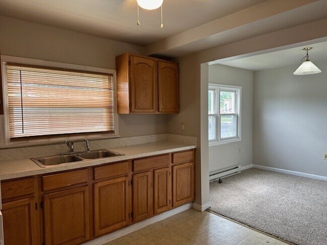 Foto del edificio - Welcome to this single family home with 2-...