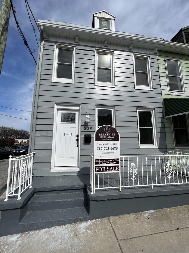 229 W College Ave, York, PA 17401 House Rental in York, PA