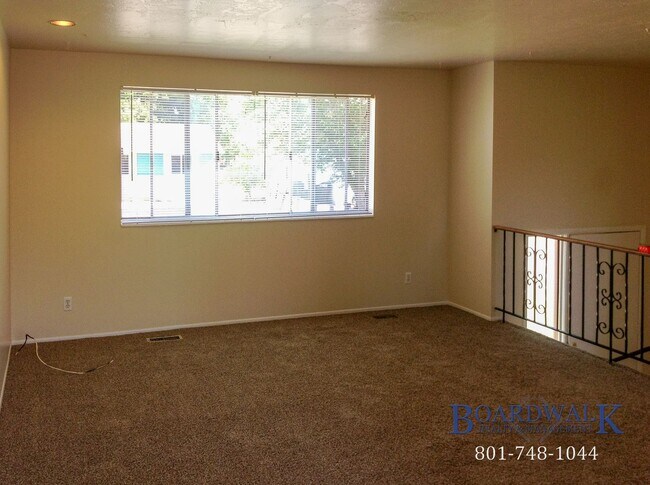 Building Photo - Exceptional Pet Friendly 5 Bedroom Home in...