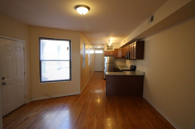 Foto del edificio - 3318 W Lawrence Ave