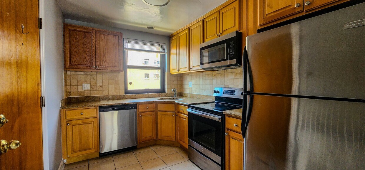 Foto principal - 7320 N Ridge Blvd