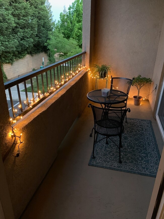Balcony off master bedroom - 5350 Dunlay