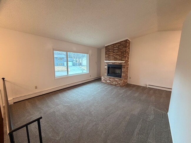 Foto del edificio - A beautiful and spacious (4) Bedroom home has what you need!