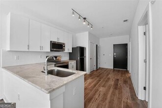 Building Photo - 525 Parkway Dr NE