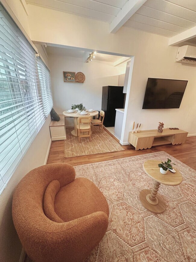 Building Photo - 2710 L St