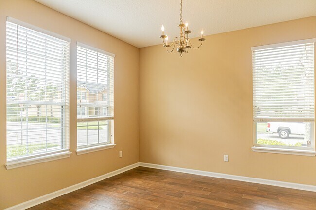 Foto del edificio - 4220 Plantation Oaks Blvd