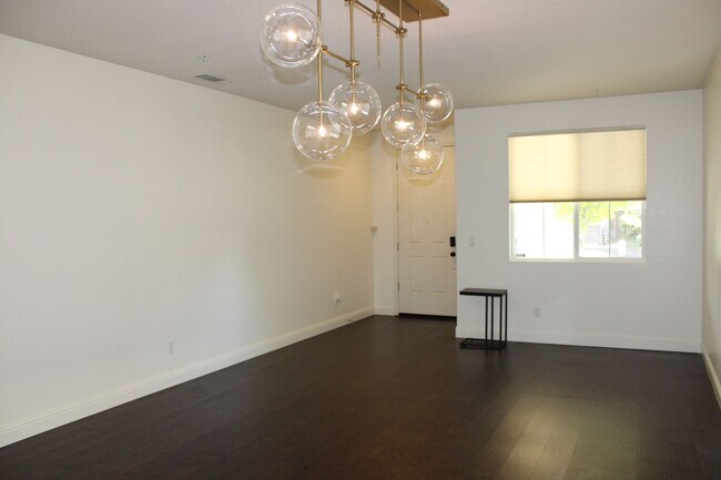 Building Photo - 1404 Mallard Creek Dr