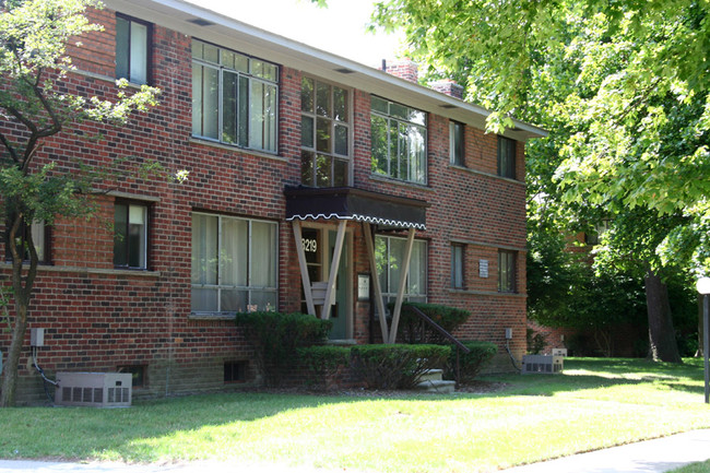 Building Photo - Amber Court Apartments